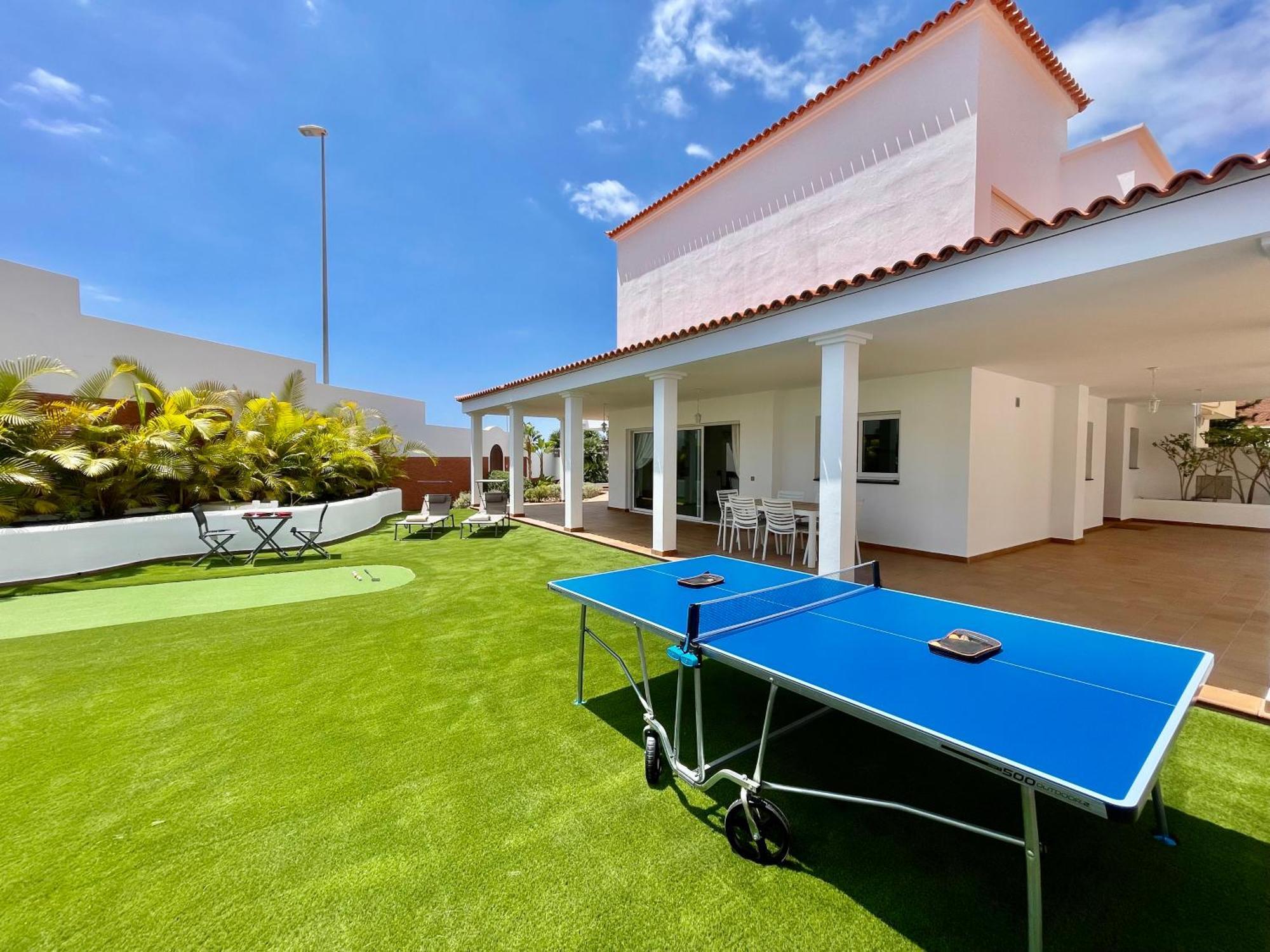 Villa Amorio A Spacious Modern Getaway With A Private Heated Pool & Sea Views Costa Adeje  Exterior foto